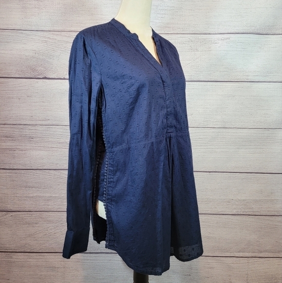 CROWN & Ivy Textured Tunic Blouse Dark Blue Size Medium - Picture 4 of 7